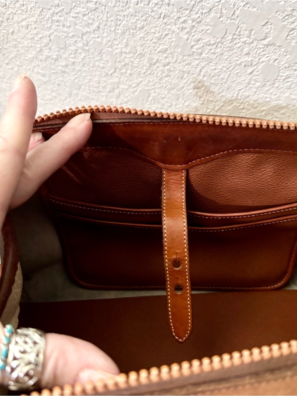 Dooney&Burke 80’s Gladstone All weather Cream& British Tan Leather Trim Lock&Key - Picture 9 of 15